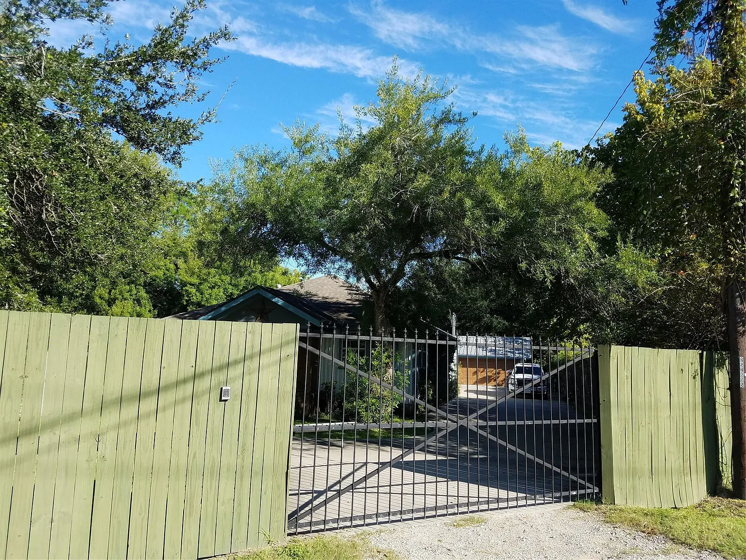 4 bed, 3.0 bath, 2400 sqft, $2,950 — Photo 3