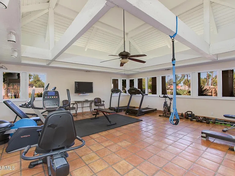 COMMUNITY FITNESS CENTER
