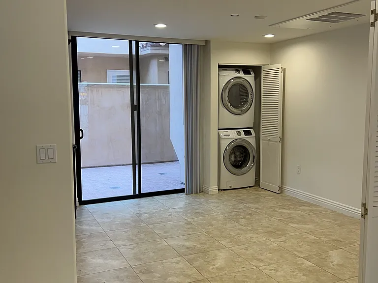 14248 Riverside Dr — Photo 26