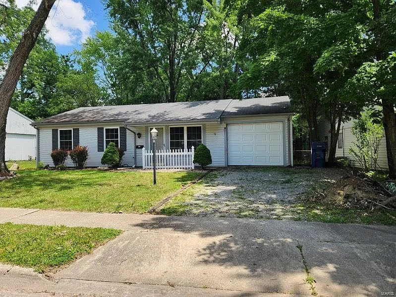 9 Scarlet Dr photo 1