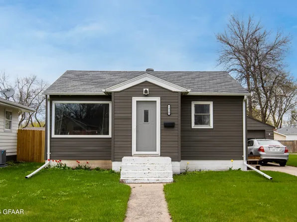 1920 10th Ave N, Grand Forks, ND 58203