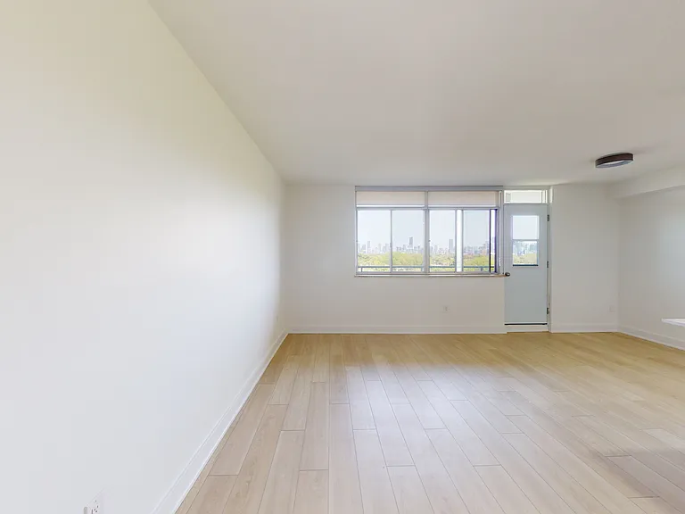 919 Dufferin St #1102 — Photo 5