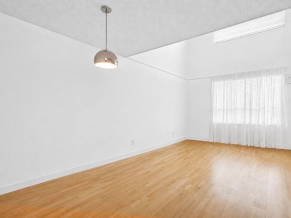 4th image of 1345 Comox St #407