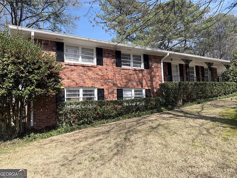2888 Bonanza Dr — Photo 2