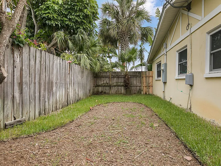 403 Bridgetown Ct — Photo 37