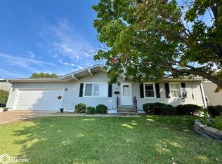 2732 Meadowbrook Dr, Burlington, IA