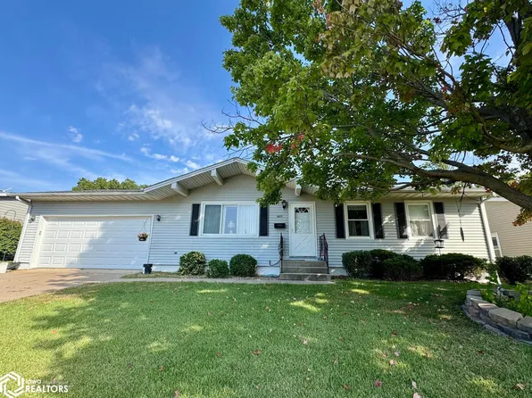 2732 Meadowbrook Dr, Burlington, IA 52601