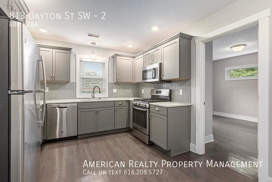 4 bed, 1.5 bath, 1212 sqft, $2,600 — Photo 4