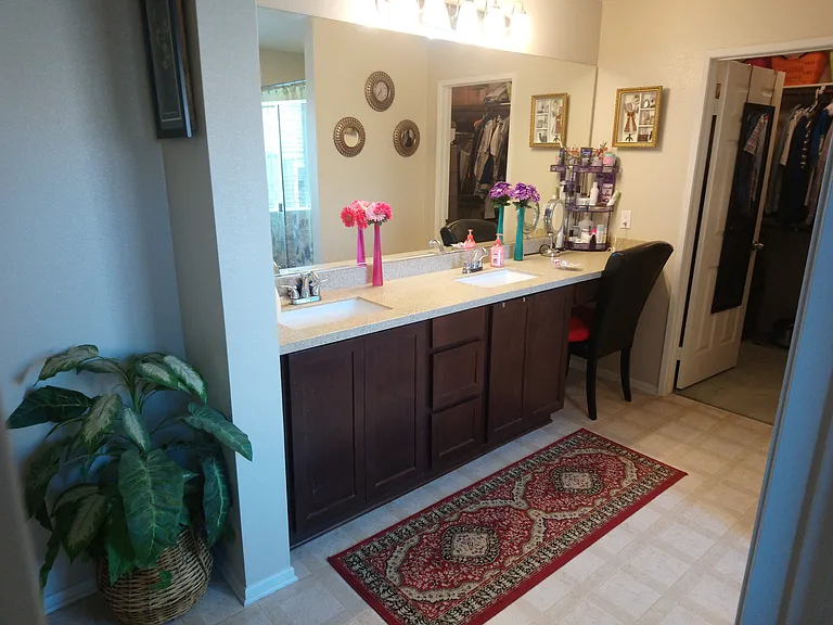 1423 Silverberry Ln — Photo 12
