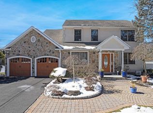 1 Colonial Ct, Edison, NJ 08820