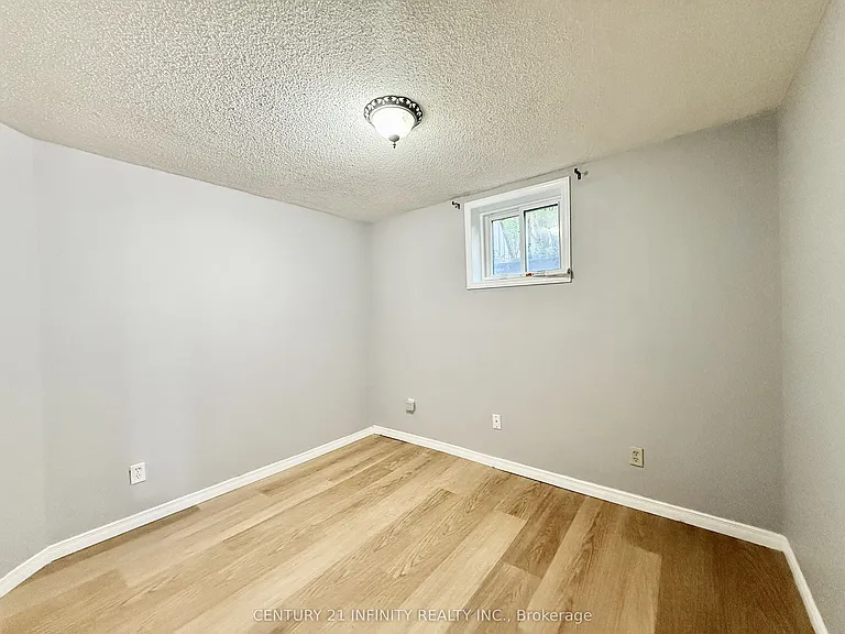 979 Redbird Cres #BASEMENT — Photo 9