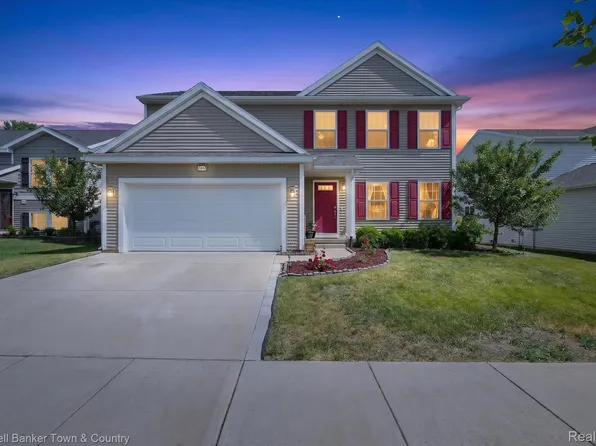 8604 Swartz River Dr, Fowlerville, MI 48836