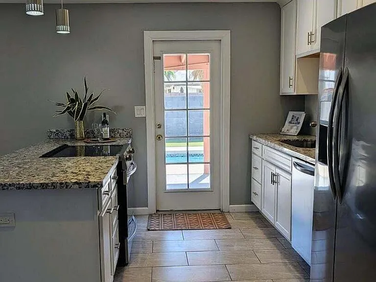 1711 S Hardy Dr — Photo 8