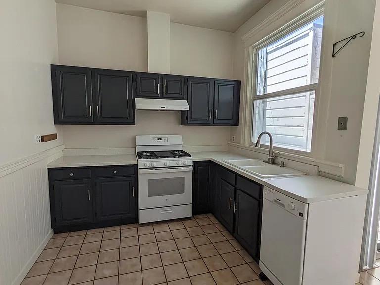 938 Stanyan St #A — Photo 3