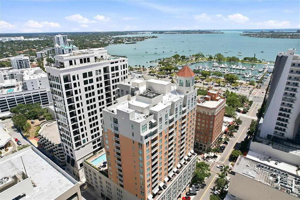 2 bed, 2.0 bath, 1165 sqft, $4,800 — Photo 1