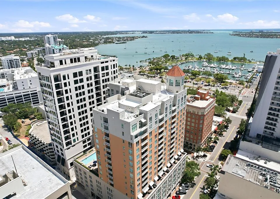 1350 Main St #707