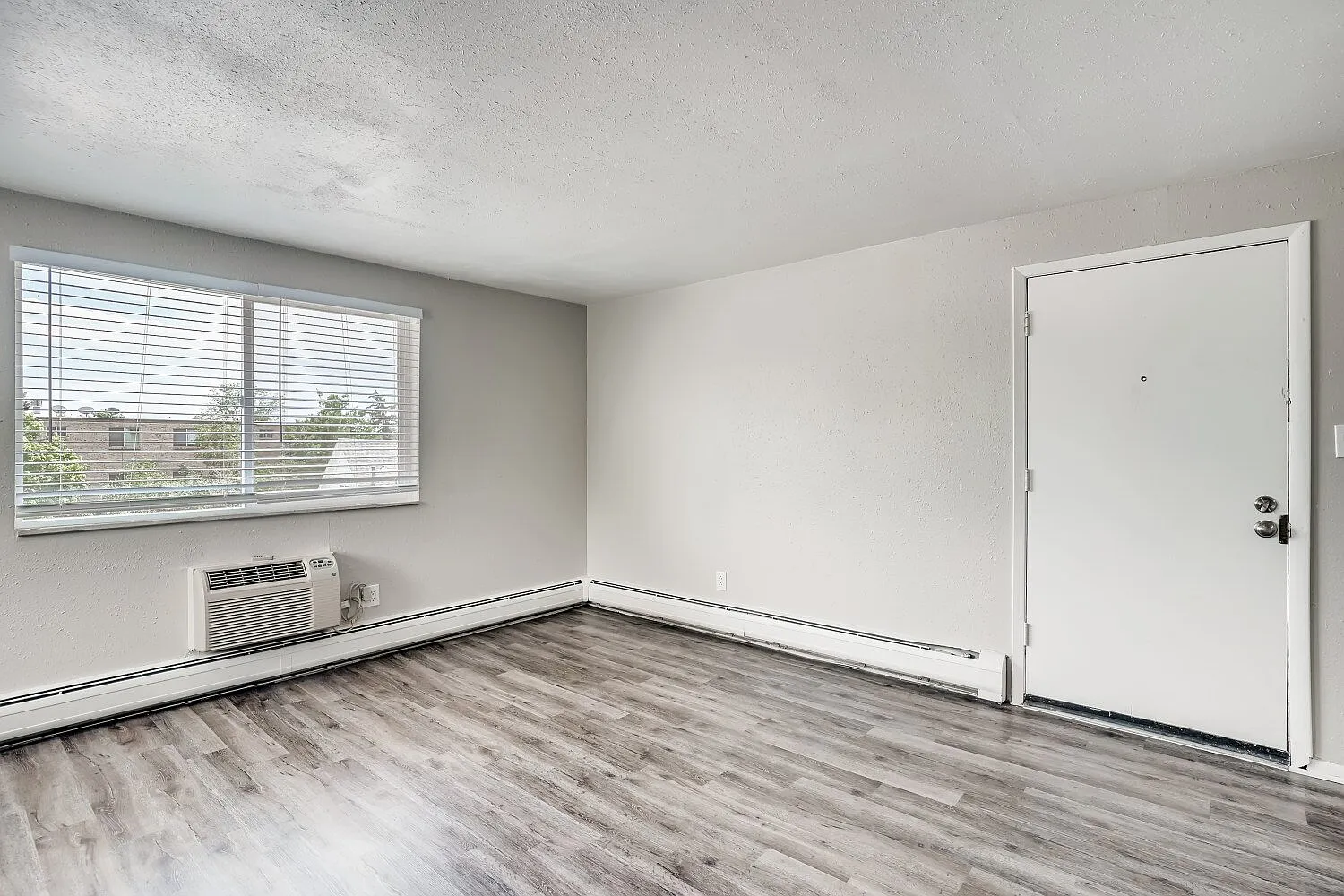 1 bed, 1.0 bath, 650 sqft, $1,140 — Photo 3