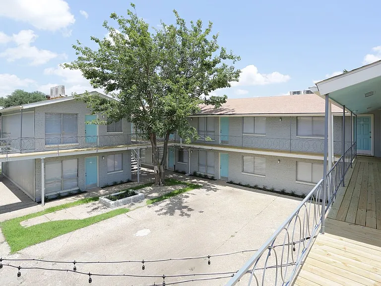 Monarch Court — Photo 17