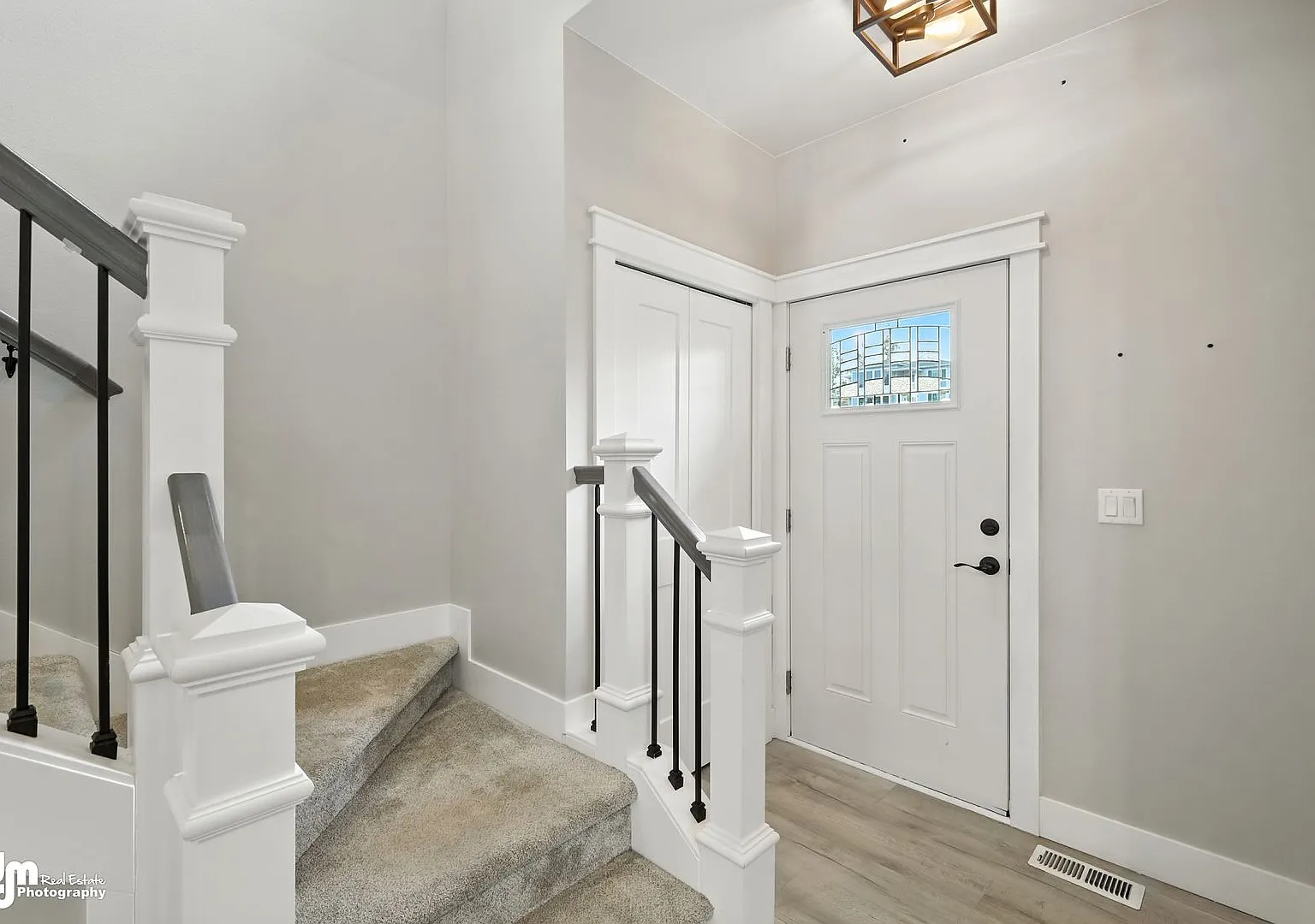 Charming & Updated 4BD/2.5BA! — Photo 2
