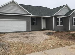 516 Hickory St, Belgium, WI 53004