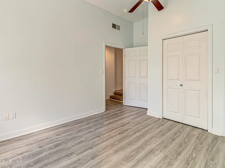 613 Clarendon Ave — Photo 44