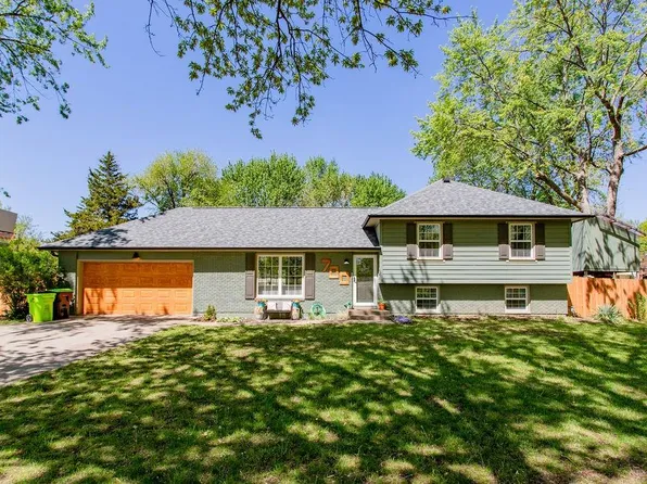 700 Galaxie Ave, Harrisonville, MO 64701