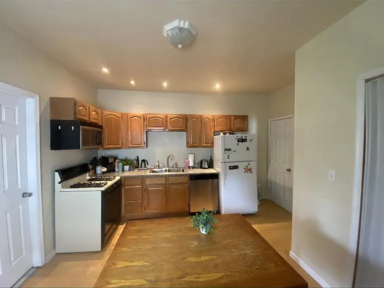 2025 Price St — Photo 13