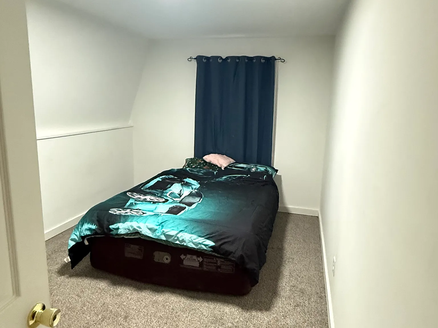 4 bed, 2040 sqft, $3,200 — Photo 1