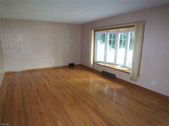 5th image of 814 Clayton Ave