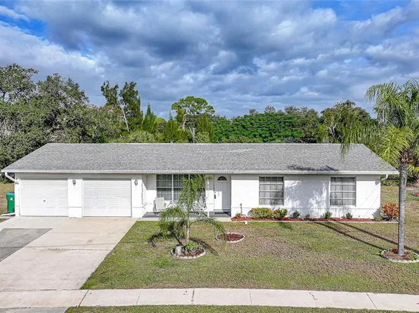 2155 Lakeshore Cir, Pt Charlotte, FL 33952