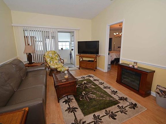 4th image of 7344 Parkside Villas Dr N