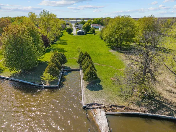 1299 N Lake St, Neenah, WI 54956