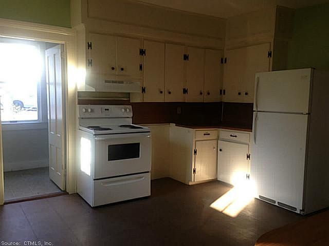 2nd image of 1095 Plainfield Pike