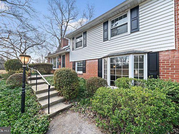 3rd image of 931 Jones Rd