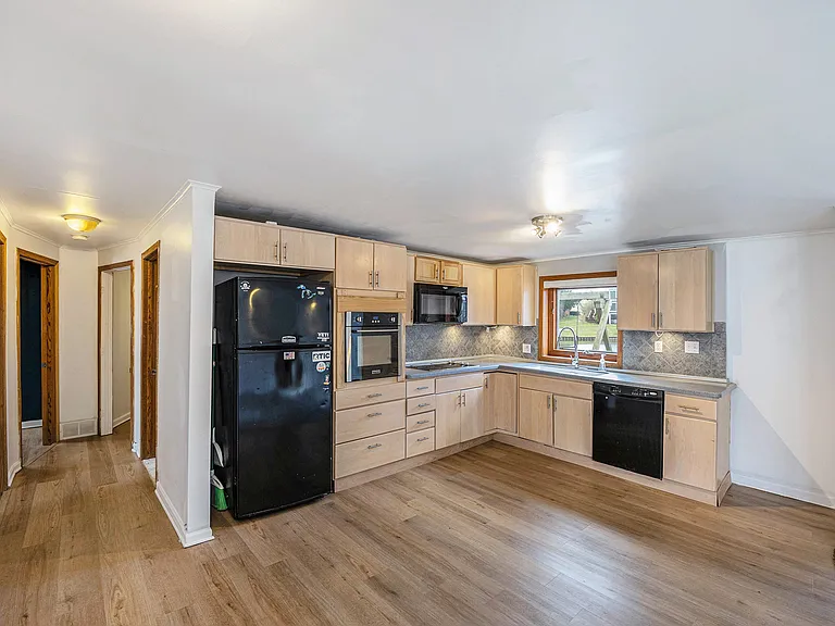 10401 Degrand Dr — Photo 45