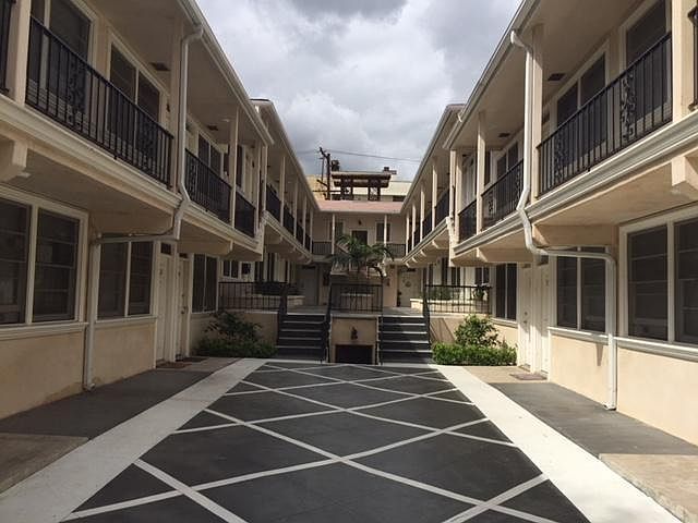 1st image of 425 N Oakhurst Dr APT 213