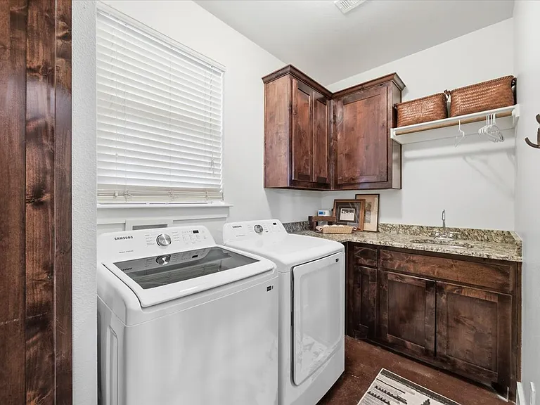 570 S Point Ct — Photo 17