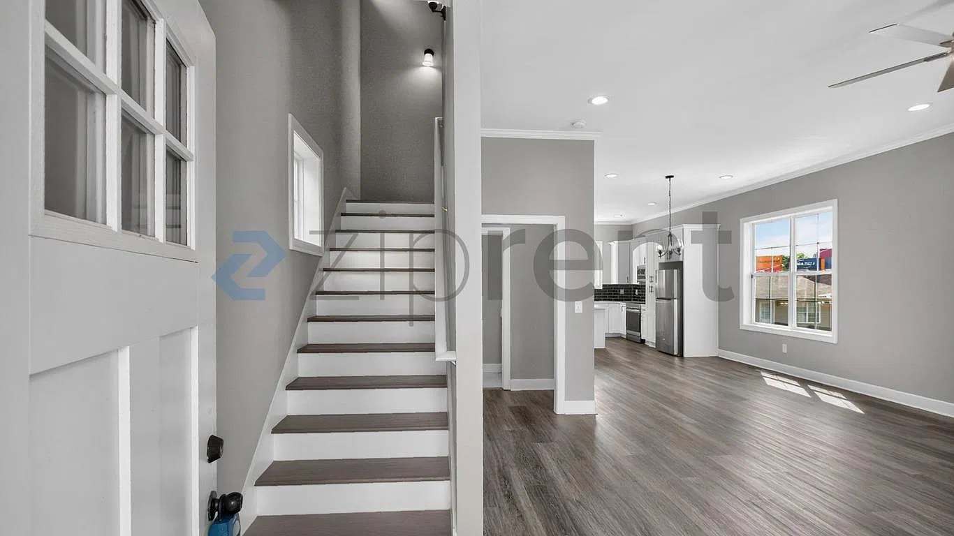 3 bed, 1871 sqft, $2,940 — Photo 2