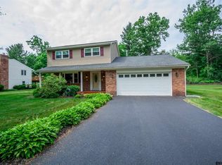 3016 Valley Pine Dr, Schenectady, NY 12303