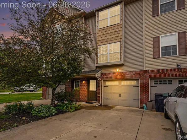 2234 Knotty Pine Trl, Howell, MI 48855