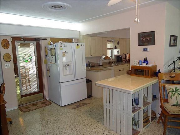 3rd image of 5943 Tangerine Ave S