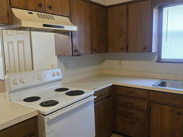11 Bradley Cir #B — Photo 3