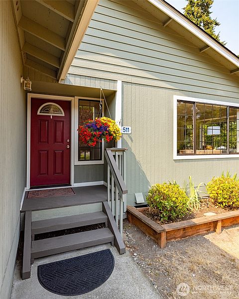 3rd image of 511 Kloshe Way