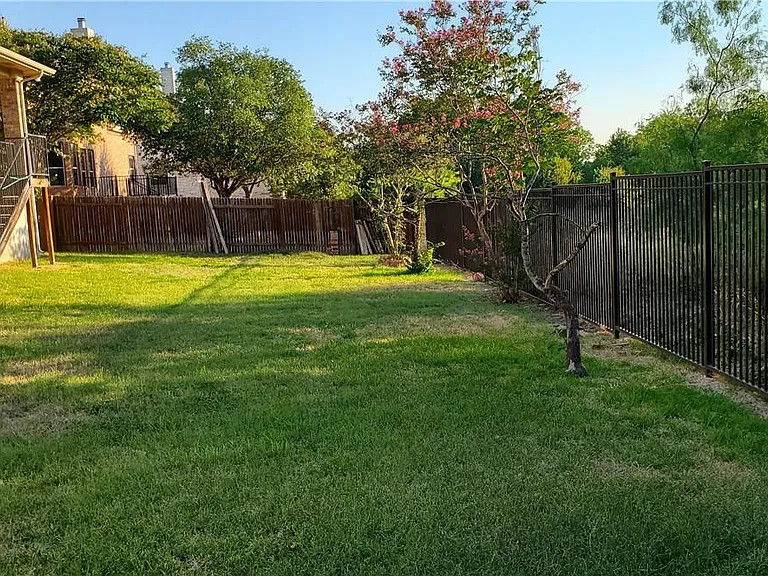 9421 Lisi Anne Dr — Photo 33