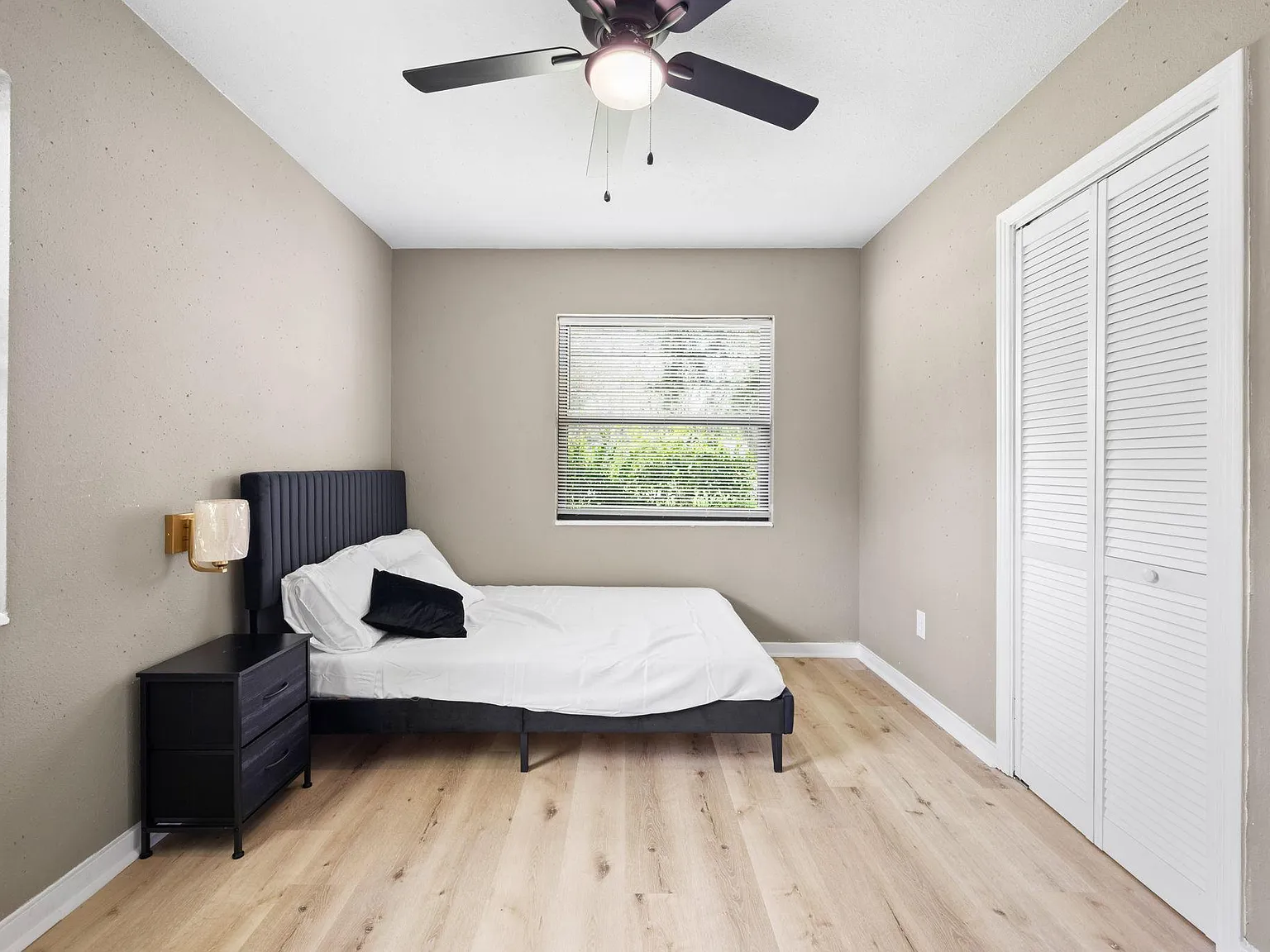 4 bed, 2.0 bath, 1600 sqft, $728 — Photo 1
