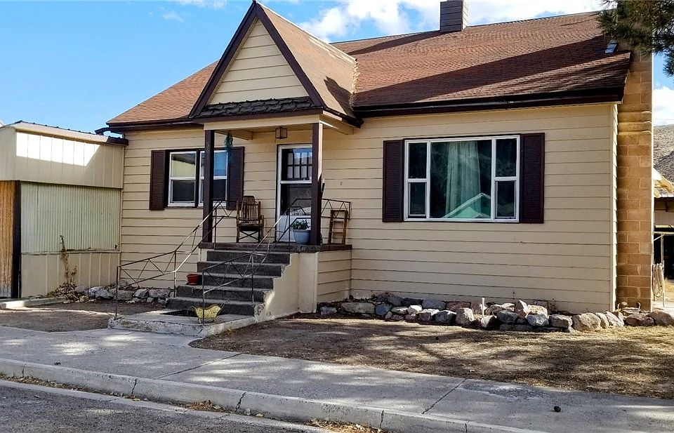 1st image of 561 Main St