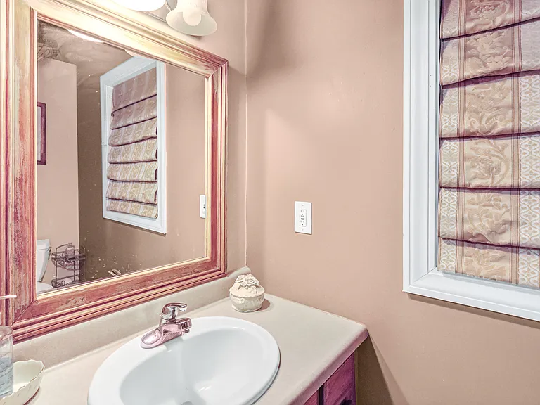 4 McNamara Dr — Photo 12