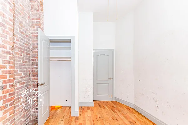 Rented by MySpaceNYC | media 8