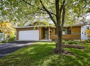 707 S Gables Blvd, Wheaton, IL 60189