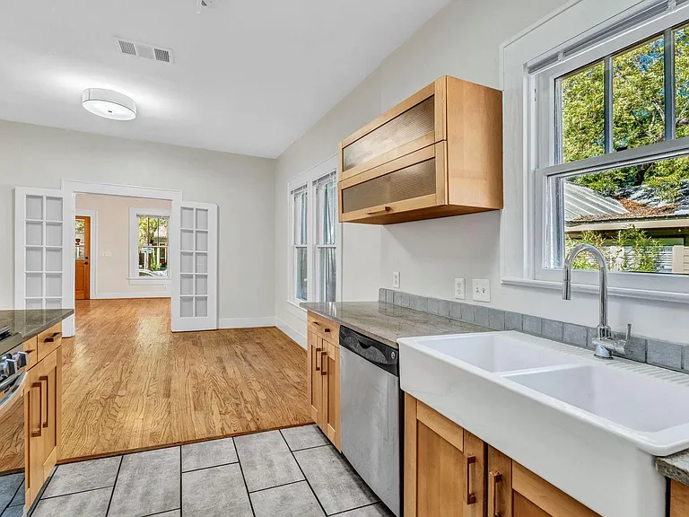 1911 Eva St — Photo 12